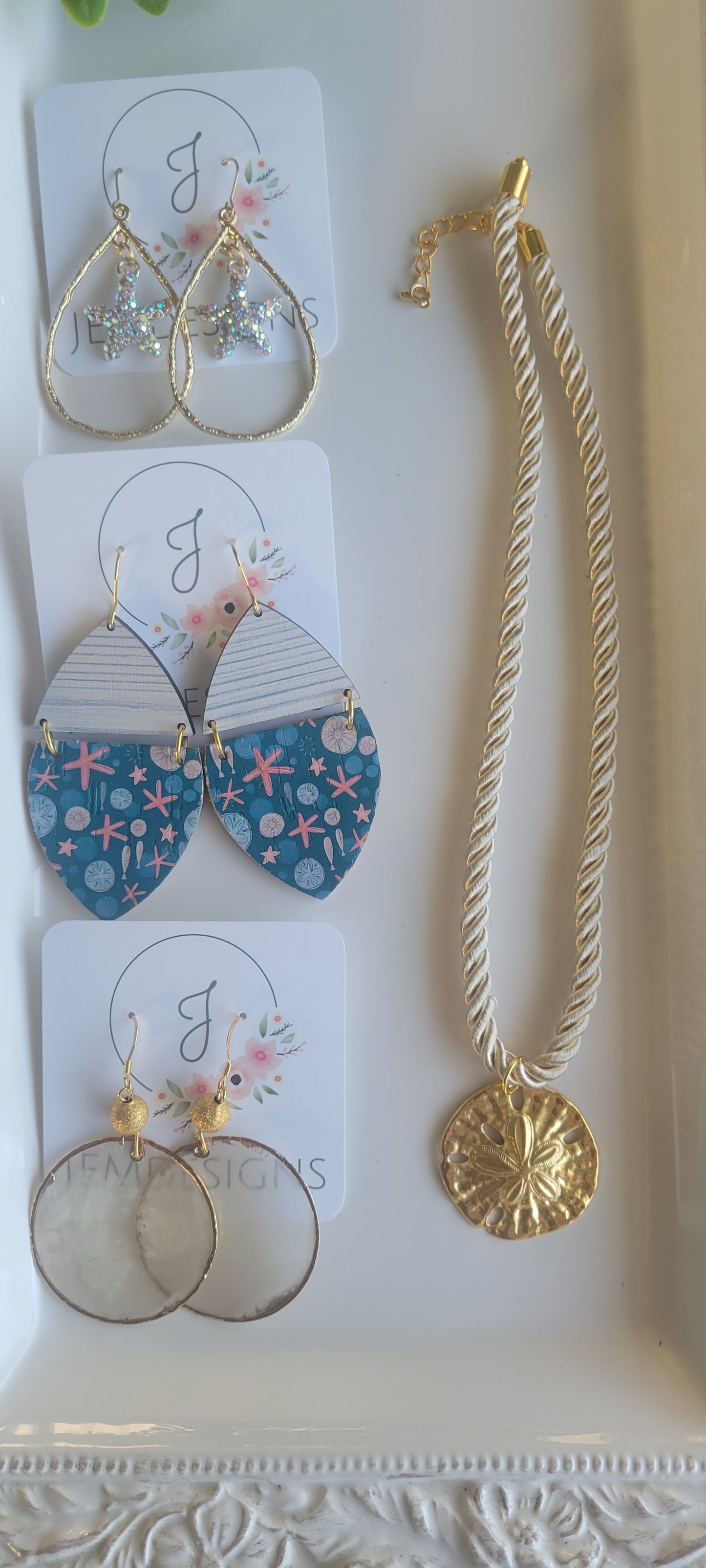 Gold starfish Earrings
